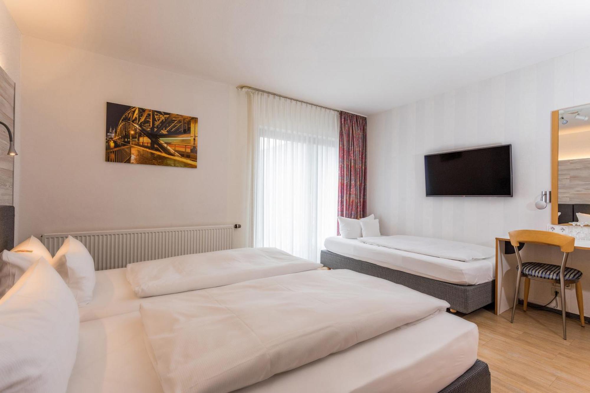 Hotel & Wirtshaus Hansen Bergisch Gladbach Esterno foto