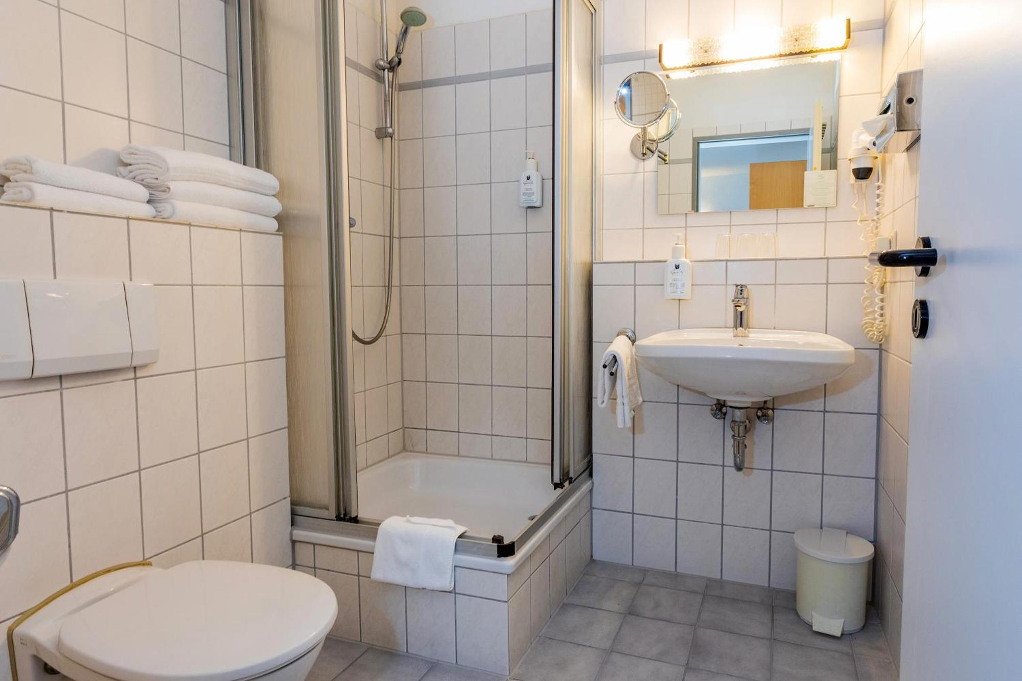 Hotel & Wirtshaus Hansen Bergisch Gladbach Esterno foto