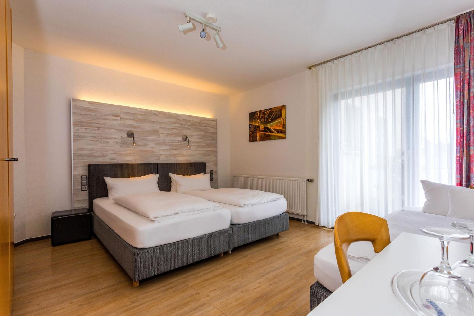 Hotel & Wirtshaus Hansen Bergisch Gladbach Esterno foto