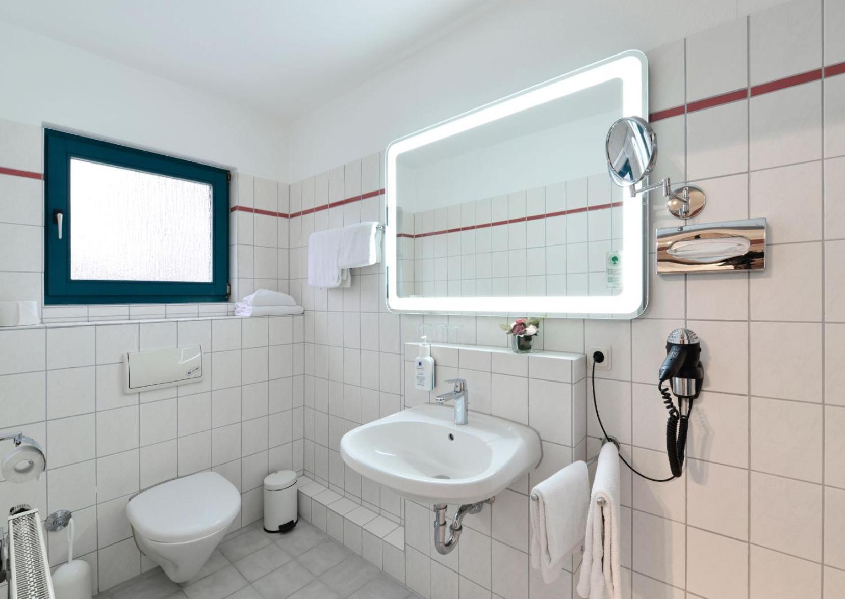 Hotel & Wirtshaus Hansen Bergisch Gladbach Esterno foto