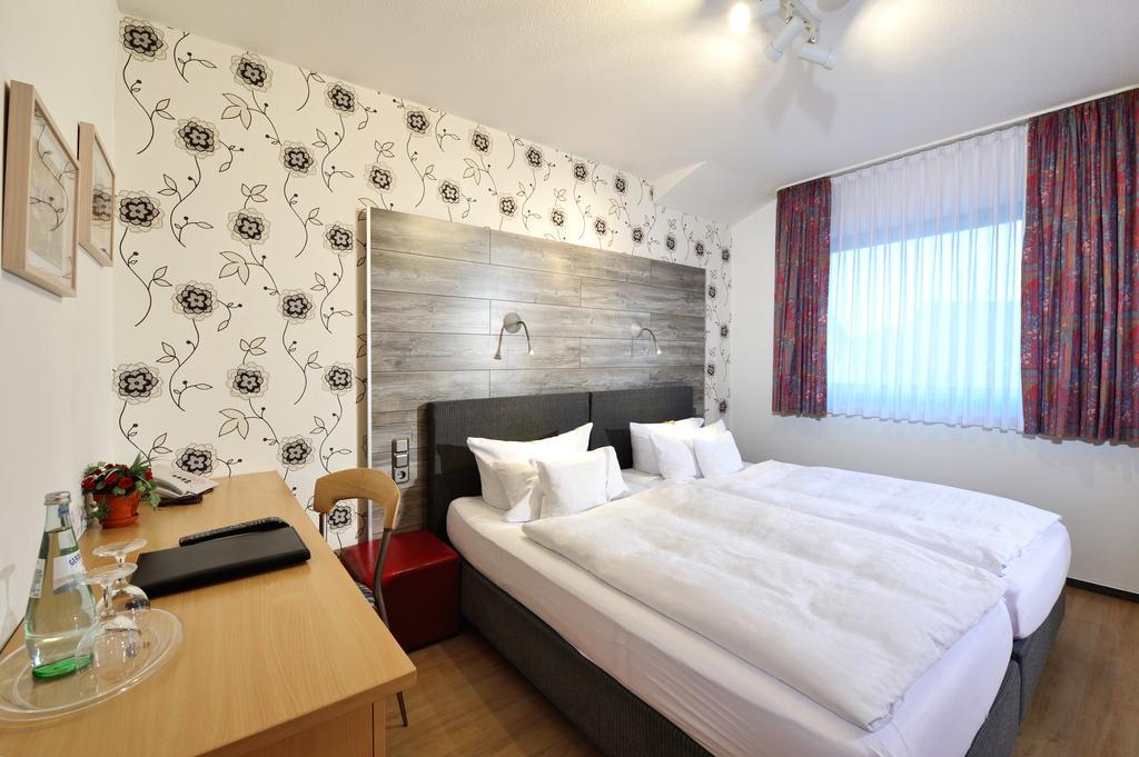 Hotel & Wirtshaus Hansen Bergisch Gladbach Esterno foto