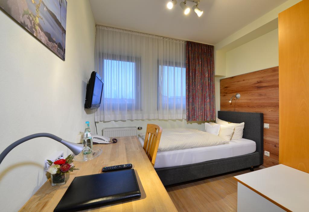 Hotel & Wirtshaus Hansen Bergisch Gladbach Esterno foto